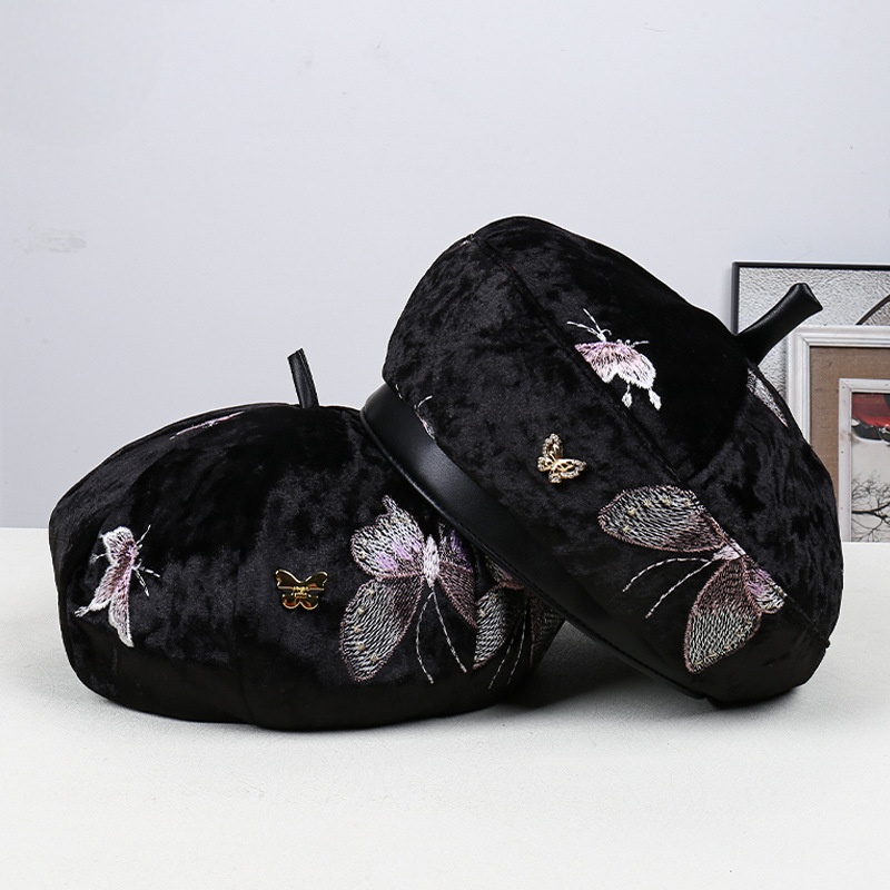 หมวกเบเร่ต์ลายปักผีเสื้อสุดเก๋ - Street Fashion Pose บทวิจารณ์และราคา