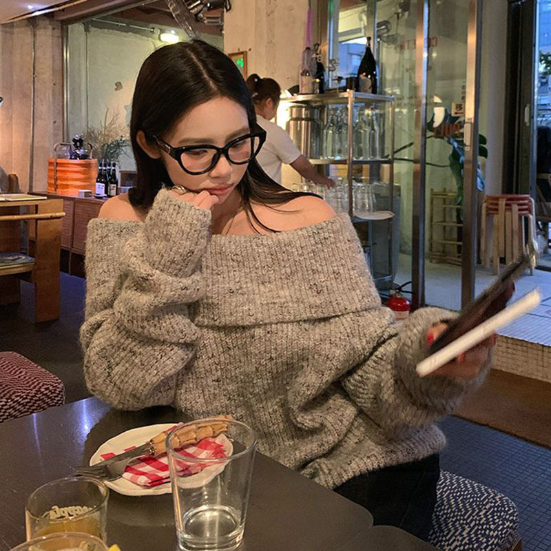 เสื้อสเวตเตอร์คอวีเปิดไหล่ ดีไ - Street Fashion Korea บทวิจารณ์และราคา