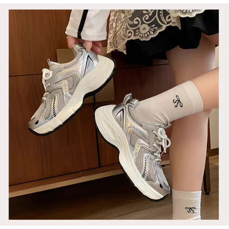 รองเท้าผ้าใบผู้หญิงสไตล์ Unky  - Street Fashion Korea บทวิจารณ์และราคา