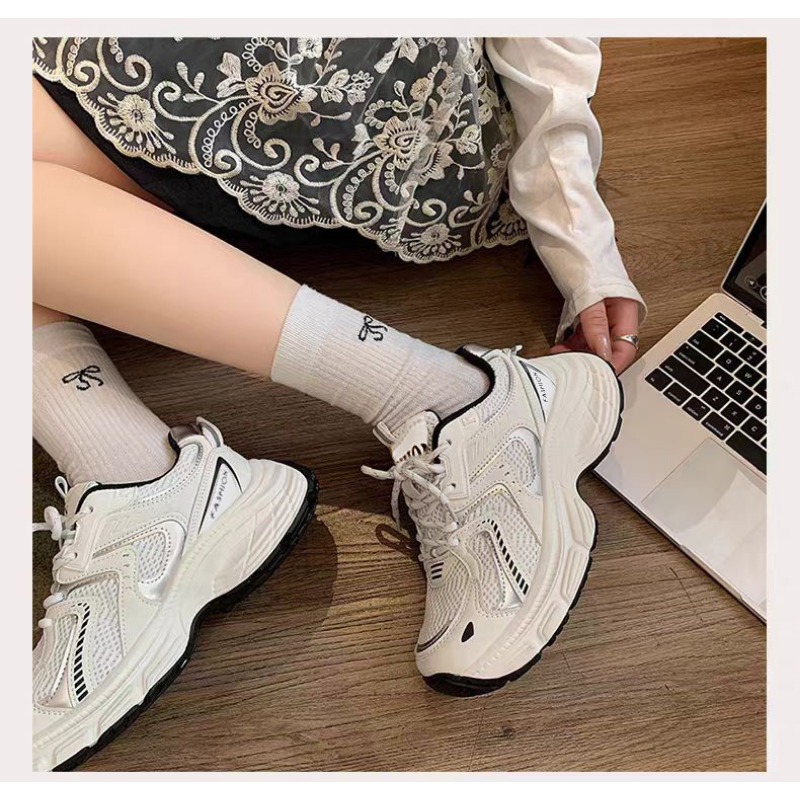 รองเท้าผ้าใบผู้หญิงสไตล์ Unky  - Street Fashion Korea บทวิจารณ์และราคา